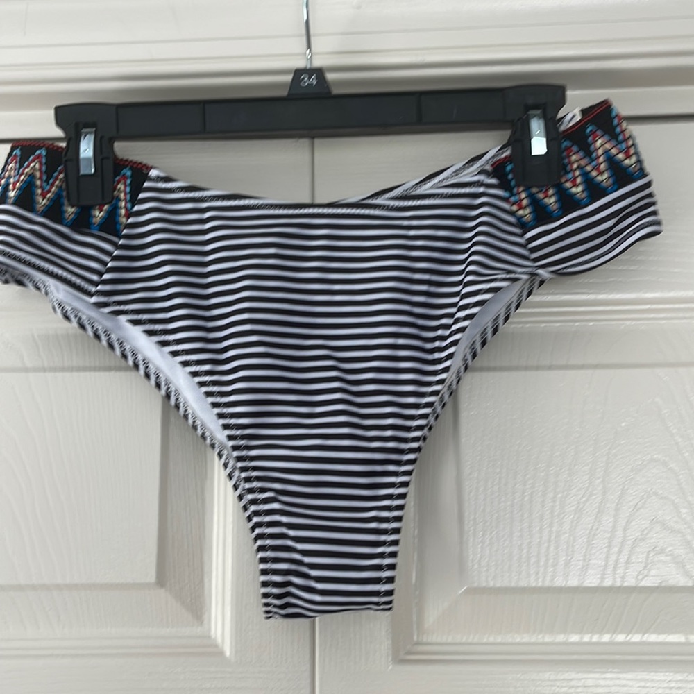 NWOT Cheeky Bikini Bottoms